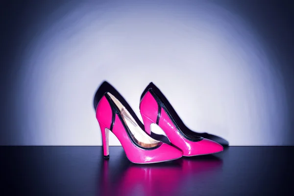 Sapatos vermelhos da mulher — Fotografia de Stock