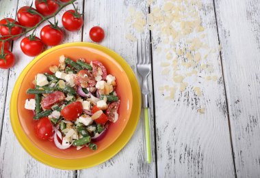 taze kahvaltı sebze salatası masaya servis oluşan