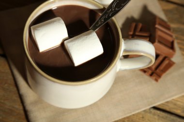 Şekerlemeli sıcak çikolata.