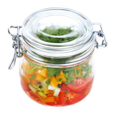 cam, üzerinde beyaz izole sebze salatası