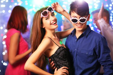 Gençler partide dans ediyor. 