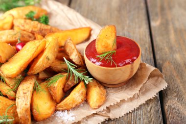 Baharat ile ev yapımı kızarmış patates