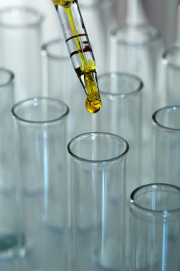 gri arka plan üzerinde test tüpleri