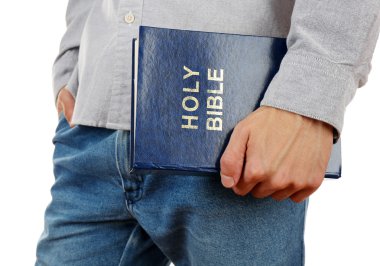 Beyaz izole İncil tutan adam