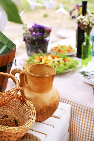 Buffet table with dishware waiting for guests — Stock Photo, Image