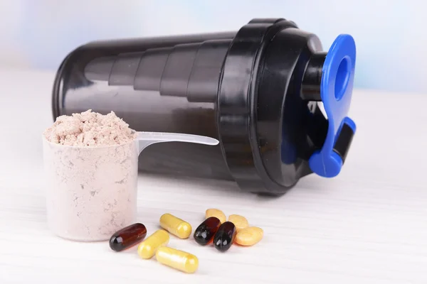Whey protein powder in scoop with vitamins — Stock Photo, Image