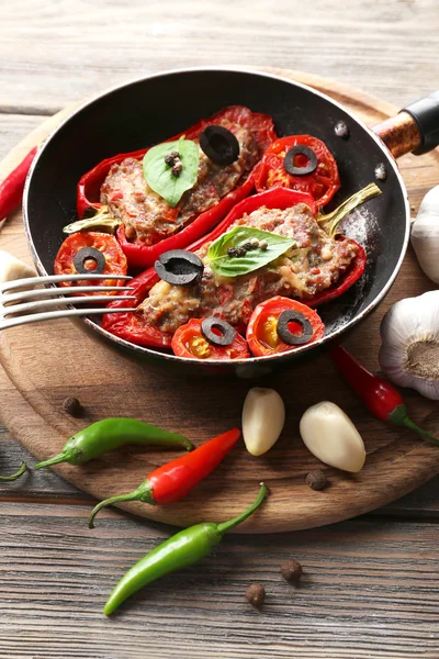 Peperoncino ripieno con carne — Foto Stock