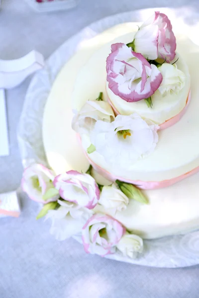 Hermoso pastel de boda — Foto de Stock