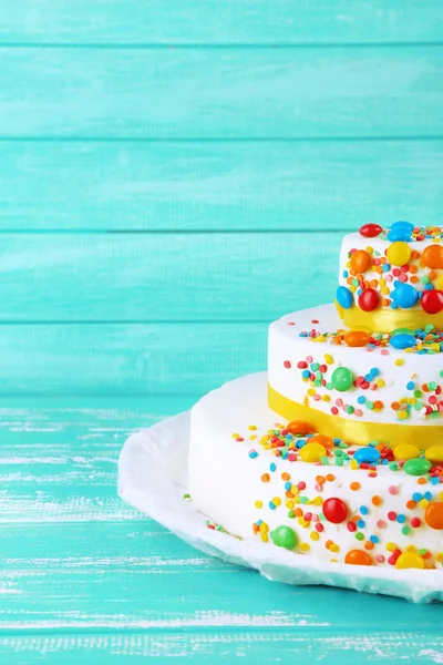 Bella torta di compleanno saporita — Foto Stock