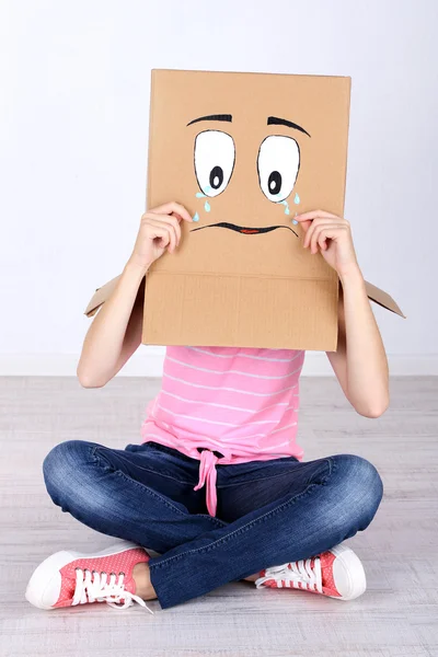 Woman with cardboard box — Stock Photo, Image