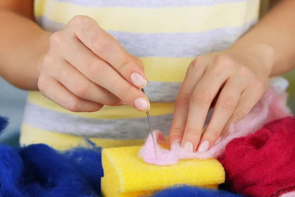 Woman working with wool — Stock Photo, Image