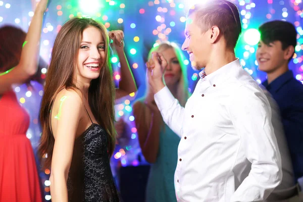 Młodzi Ludzie Tańczący Imprezie — Zdjęcie stockowe