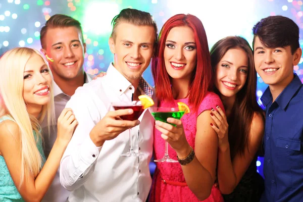 Gente bailando en fiesta — Foto de Stock