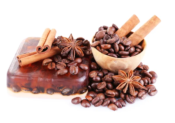 Savon bio aux grains de café et épices, isolé sur blanc — Photo