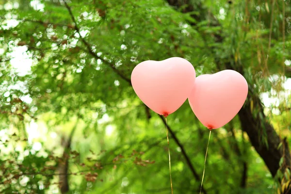 Love heart balloons, outdoors — Stock Photo, Image