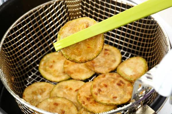 Zucchini in deep fryer, closeup — Stock Photo, Image