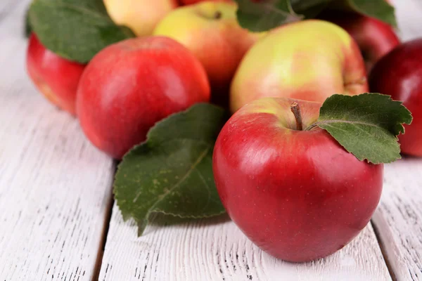 Ripe red apples — Stock Photo, Image