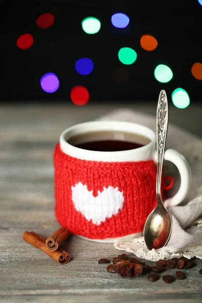 Xícara de chá quente saboroso — Fotografia de Stock