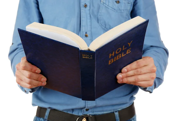 Hombre sosteniendo la Biblia de cerca — Foto de Stock