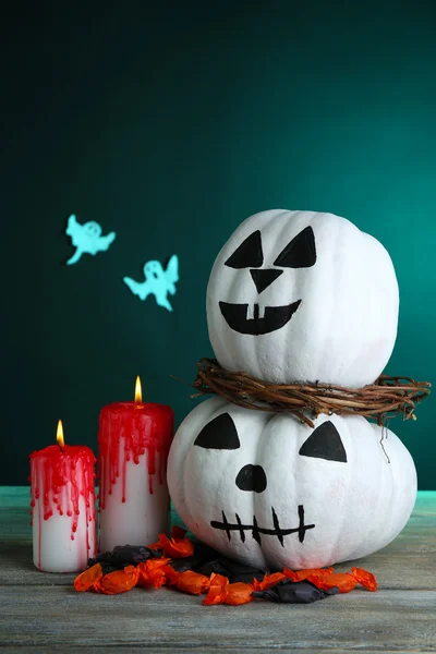 Halloween-Kürbis und Kerzen — Stockfoto
