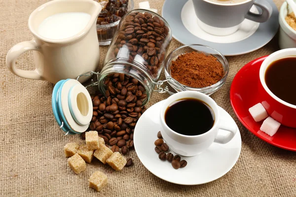 Frischer Kaffee mit mehreren Zutaten — Stockfoto