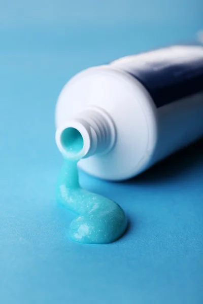 Toothbrush with blue toothpaste — Stock Photo, Image