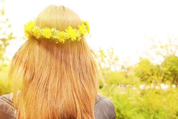 Female hair with crown of dandelions — Stock Photo, Image