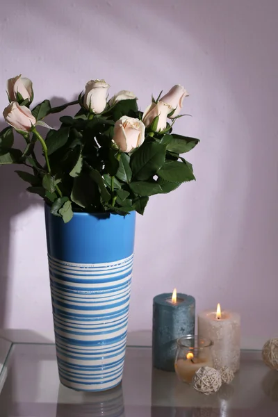 Beautiful vase with roses on light background — Stock Photo, Image
