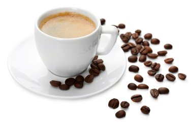 Beyaz üzerine izole edilmiş bir fincan kahve.