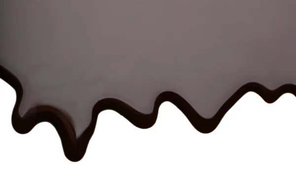 Olvasztott csokoládét csöpögött a fehér háttér — Stock Fotó