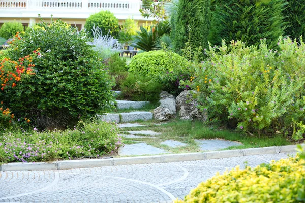 Beautiful landscaping at park — Stock Photo, Image