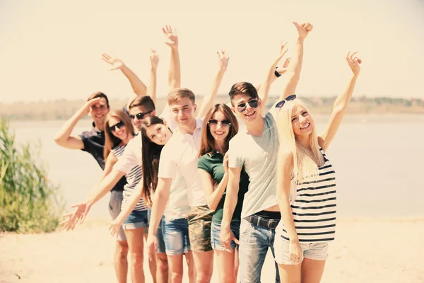 Beautiful young people on beach — Stock Photo, Image