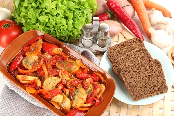 Ragú de verduras en la mesa, primer plano — Foto de Stock