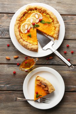 Ev yapımı balkabağı turtası.