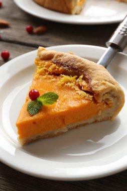 Ev yapımı balkabağı turtası.