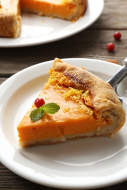 Ev yapımı balkabağı turtası.