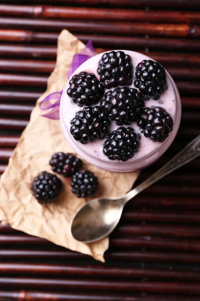 Healthy breakfast - yogurt with  blackberries and muesli served in glass jar, on dark  background — Stock Photo, Image
