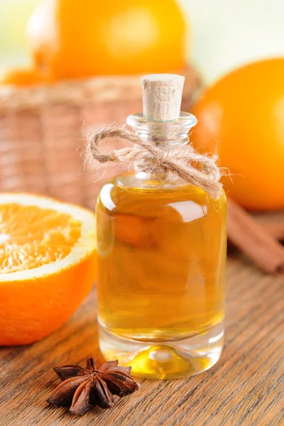 Aceite de naranja en primer plano de la mesa —  Fotos de Stock