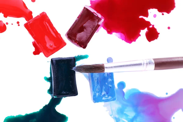 Vattenfärg måla kuber med pensel och spillde färg isolerad på vit — Stockfoto