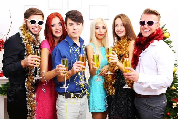 Young people celebrating Christmas — Stock Photo, Image
