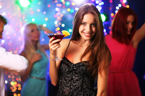 Young people dancing at party — Stock Photo, Image