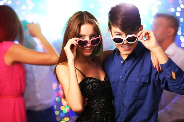 Young people dancing at party — Stock Photo, Image