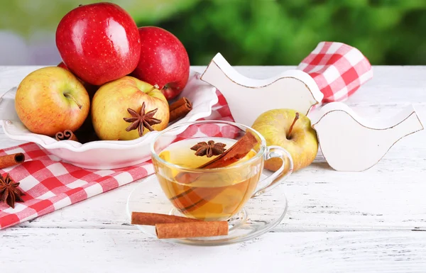 Apple cider with cinnamon sticks — Stock Photo, Image