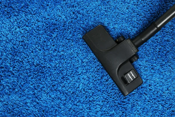 Vacuum cleaner to tidy up carpet — Stock Photo, Image