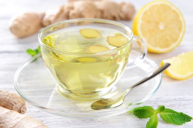 Limonlu zencefil çayı