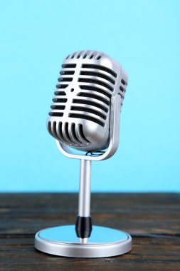 Eski metal mikrofon