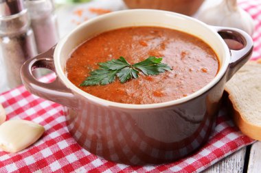 Lezzetli mercimek krem-çorbası