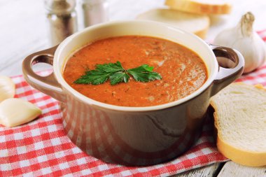 Lezzetli mercimek krem-çorbası