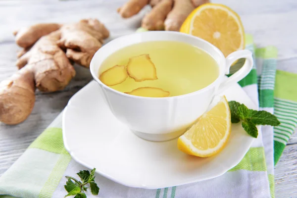 Імбирний чай з лимоном — стокове фото