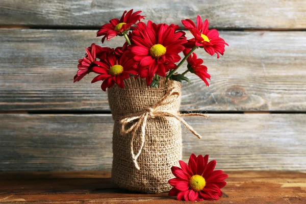 Beautiful chrysanthemum in vase on wooden background — Stock Photo, Image